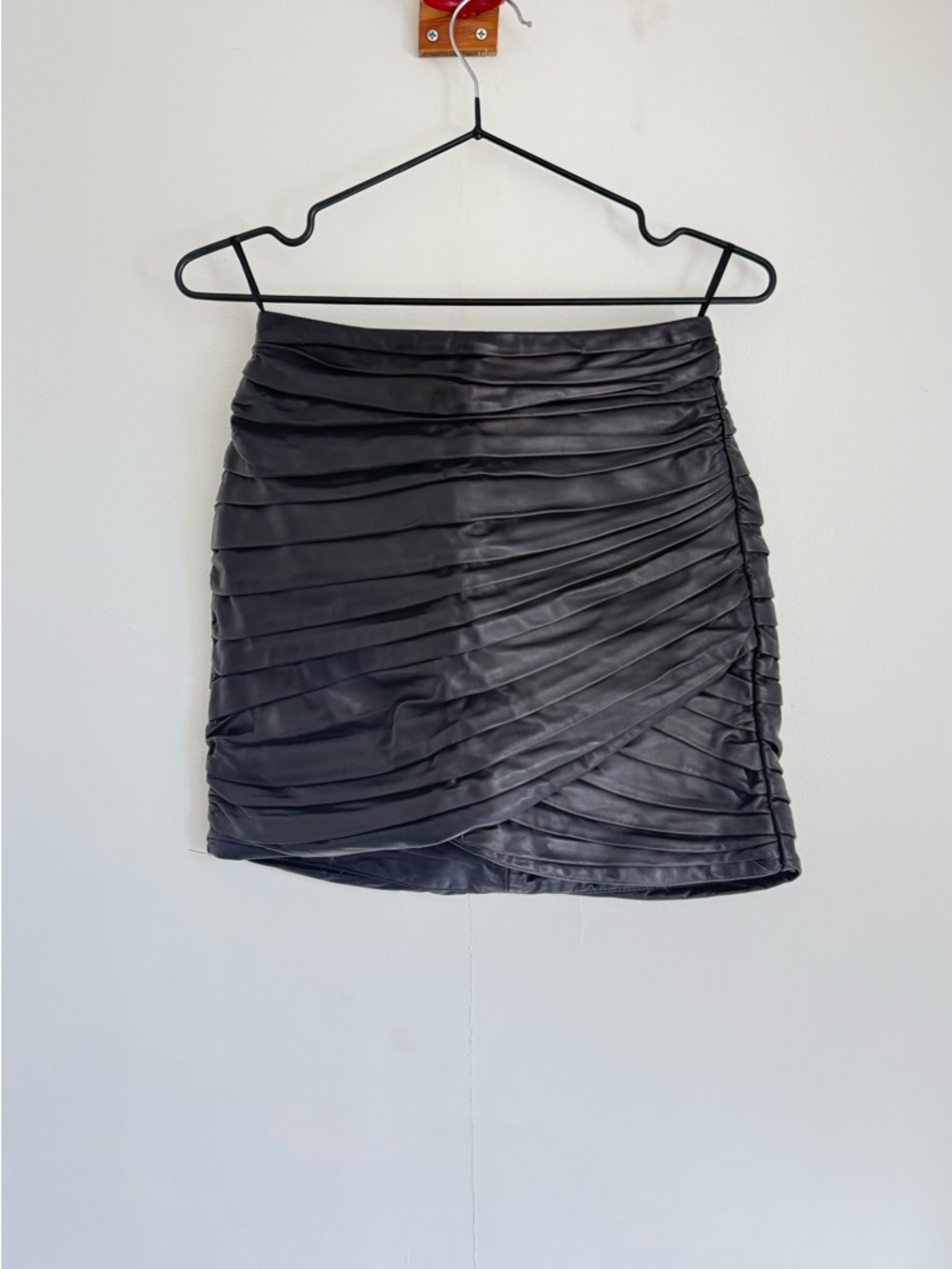Ena Pelly Black Ruched Leather Mini Skirt - Size S